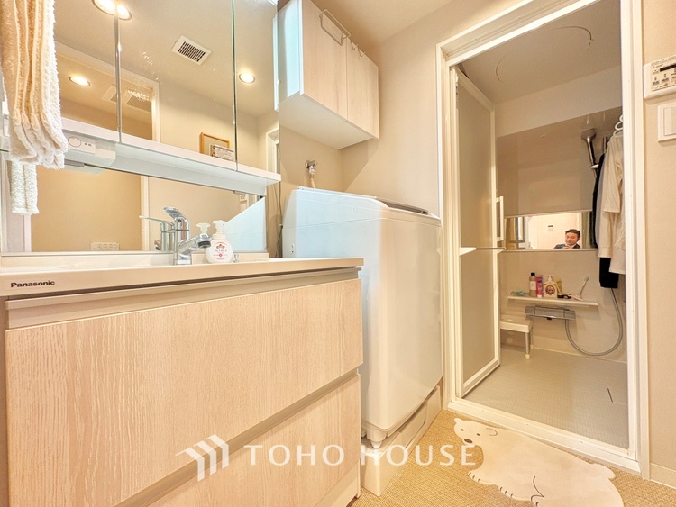 洗面 清潔感あふれる洗面化粧台で、毎日の身支度を快適にサポートします。