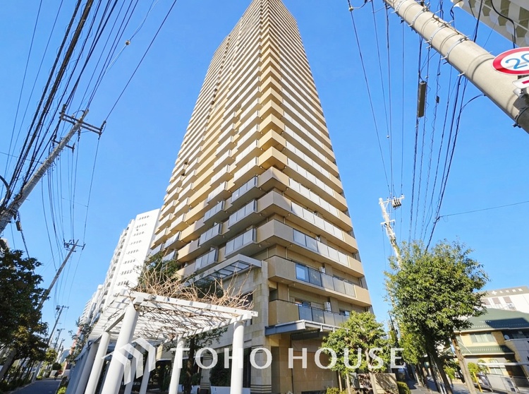 外観 荒川一丁目に美しく佇む、地上30階建てのタワーレジデンス。重厚感ある外観が、住まう方の品格を静かに物語ります。