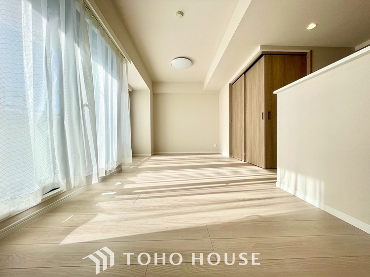 内装 【LIVING】◆眩い◆光が燦々と入り、家族の笑顔を照らす。「いつまでも続いて」と願う夢のような毎日がここにある。