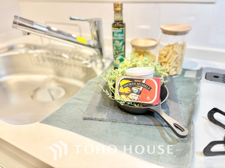 キッチン 時を超えて愛されるデザインが、日常を特別なひとときへと昇華させます。この場所から、心満たされる豊かな食卓が始まります。