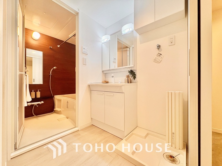 洗面 清潔感あふれる洗面化粧台で、毎日の身支度を快適にサポートします。