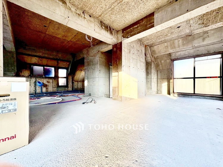 内装 ◆癒しの空間◆室内構成に拘り採光とセンスを散りばめた空間。それは『柔らかさ』に似た素敵な居場所。そこに暮らす人のことを考えつくり出したものは『癒し』という心地よい居場所なんだと思う