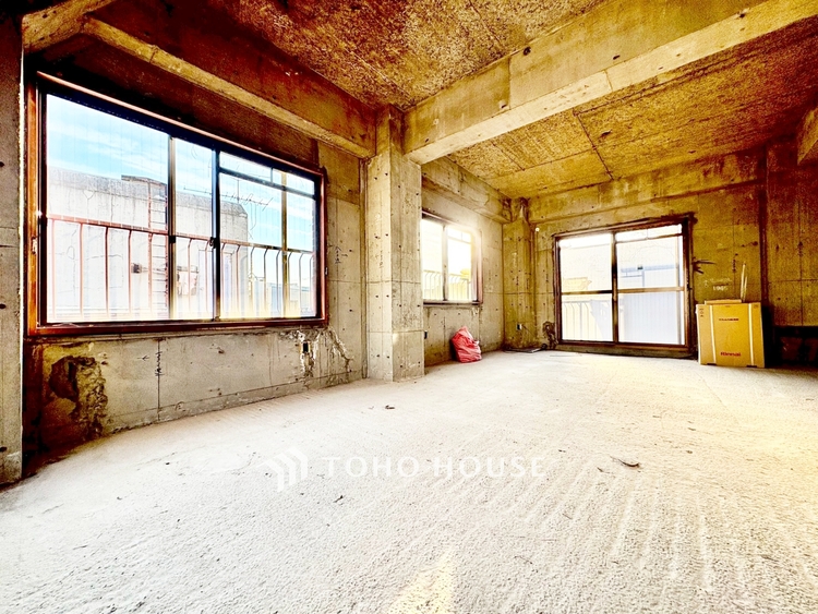 内装 ◆隠された美しさ◆流麗な音楽が流れているような繊細でいながら整然かつ堅牢なこの空間。この空間は確かに美しい。しかし、そこには美しさ以上のものが隠されている。