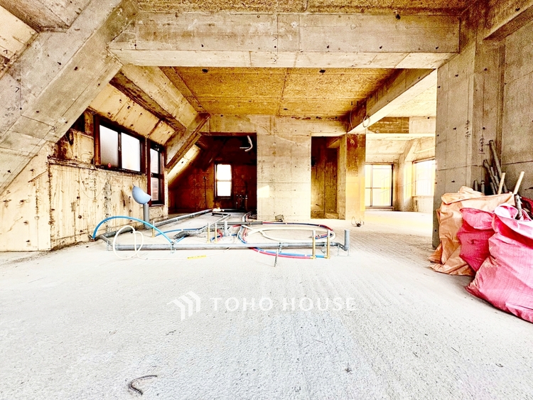 内装 ◆ここに在る◆事も無げに美しく、伝えるには筆舌に尽くし難い。豪華絢爛や華美と言う事ではなく、住まう者にとって暮らし易く心地がいいと言う美しさがこの住まいには込められている。