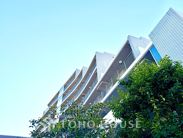 風呂 【2026年2月下旬リフォーム完成予定！】光に照らし出されたバスルーム。