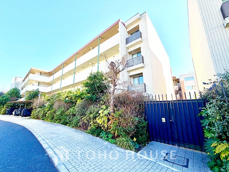 外観 【Bathroom】『一日の疲れを落としてくれる場所は、一番落ち着く場所でなければならない』高級感溢れるカラーと大きさ・柔らかな曲線で構成された半身浴も楽しめるバスタブが心地よさをもたらします。