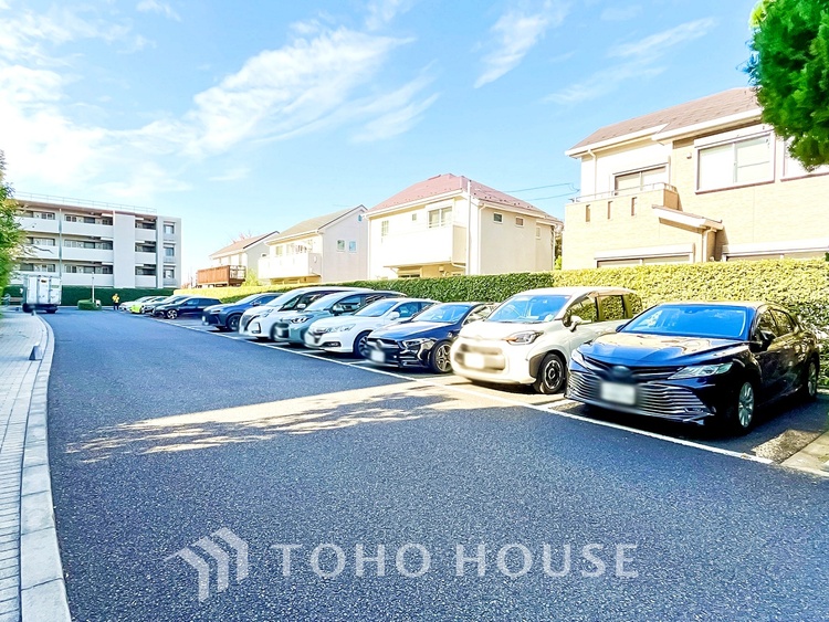 外観 【Entrance】仕事は好きだ。でも今日という一日はあまり芳しくない日もある。とぼとぼと家路に付く頃、ふと目を上げると我が家のエントランス。