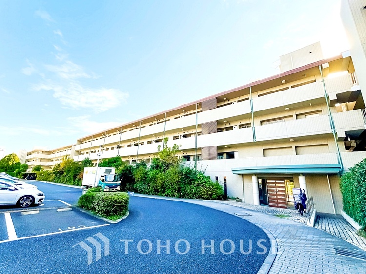 外観 陽光に愛され、環境に恵まれ、家族に包まれた邸宅は、どんなに月日が経っても色褪せる事なく輝きます。