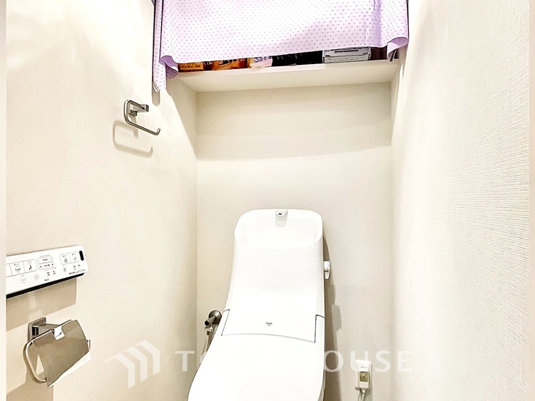 トイレ 【toilet】トイレットペーパーの使用回数を減らせることです。 シャワートイレを使用すれば、洗浄して汚れを落とすことができるため、トイレットペーパーの使用を最小限にとどめることができます。