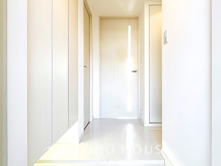 玄関 【Living room】◆リビング◆家族への思いを抱きながら、平和に過ごす悠久の時。