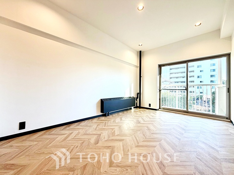 内装 【Ease】家族個々の安らぎの空間。プライベートなBedRoomは暮らす方の感性で造り上げたいもの。誰もが好みで飾れるシンプルな室内に仕上げてあります。