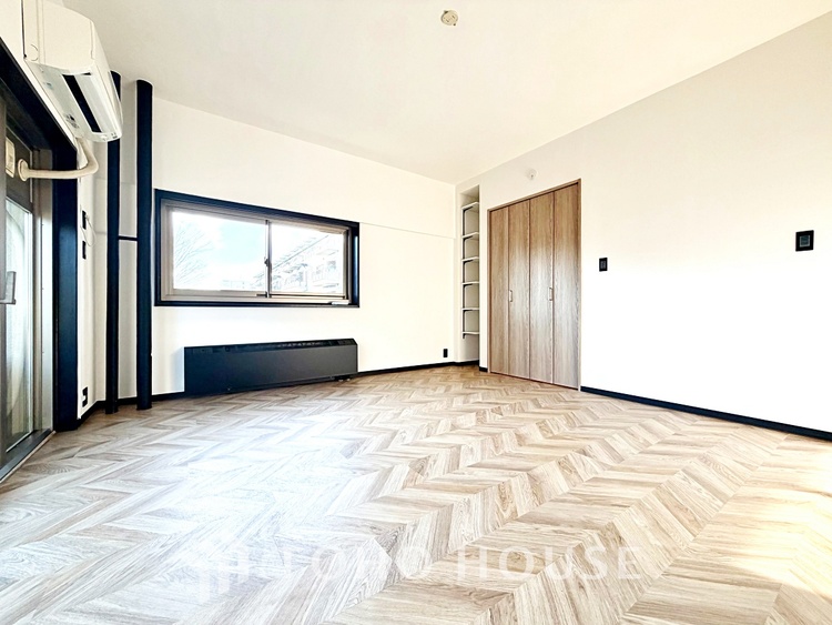 内装 プライベートなお部屋では静かに時を過ごしたい。読書をして、物思いにふける・・光りに満たされた安らぎの空間＊配置してある家具や小物はCGによるイメージ画像です。