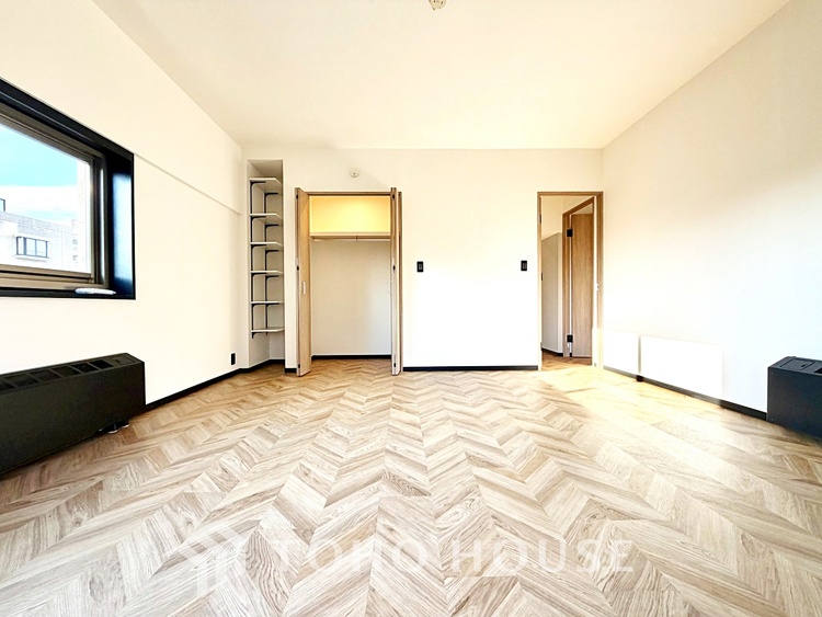 内装 【Quietness】プライベートなお部屋では静かに時を過ごしたい。読書をして、物思いにふける・・光りに満たされた安らぎの空間をがここにはあります。