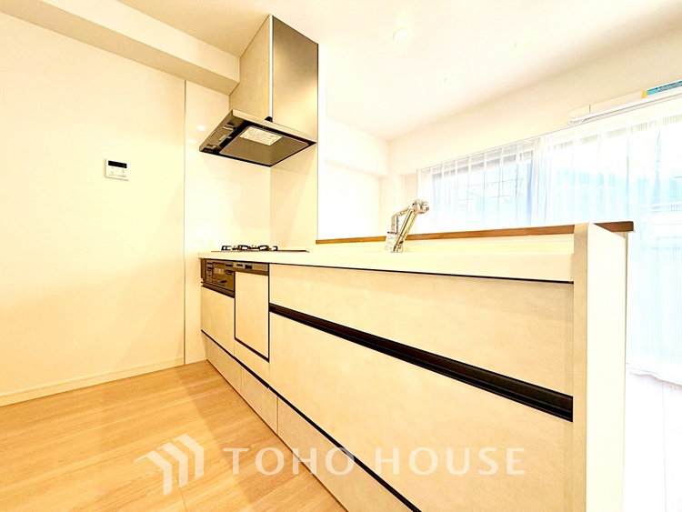 キッチン 【Kitchen】光り眩い羨望のリビングへ。一歩一歩を踏みしめて家族の集う幸せの場所へ。すべてがクライマックスのマイベストホーム。