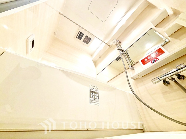 風呂 【Blue sky terrace】見上げると、空。時間を忘れ大空を見上げるなんて、いつぶりだろうか。こんなにも広く美しい情景がこの頭上にあったなんて。時間を忘れ、時を知る。