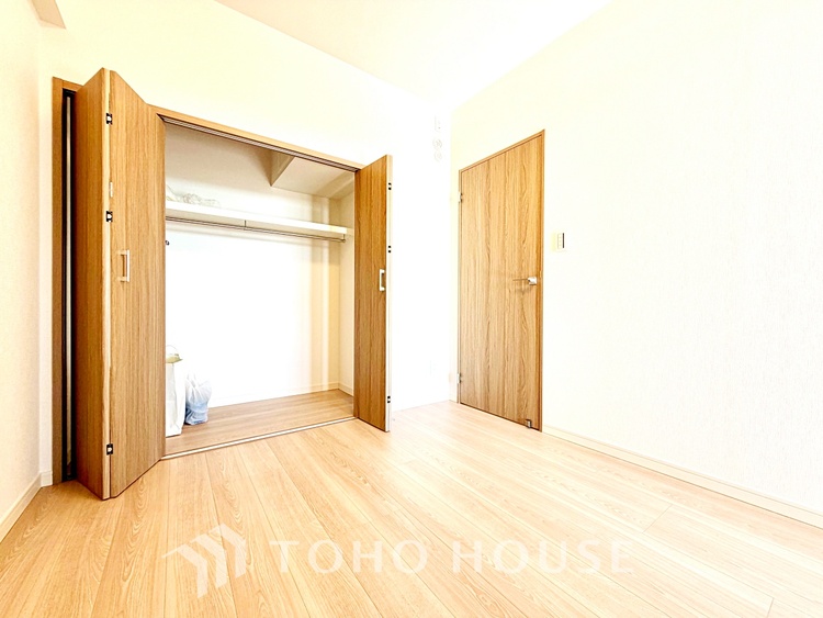 内装 プライベートなお部屋では静かに時を過ごしたい。読書をして、物思いにふける・・光りに満たされた安らぎの空間＊配置してある家具や小物はCGによるイメージ画像です。