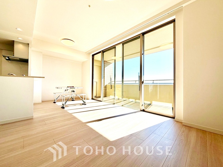 内装 【Quietness】プライベートなお部屋では静かに時を過ごしたい。読書をして、物思いにふける・・光りに満たされた安らぎの空間をがここにはあります。