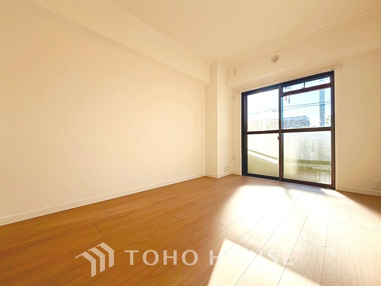 内装 プライベートなお部屋では静かに時を過ごしたい。読書をして、物思いにふける・・光りに満たされた安らぎの空間＊配置してある家具や小物はCGによるイメージ画像です。