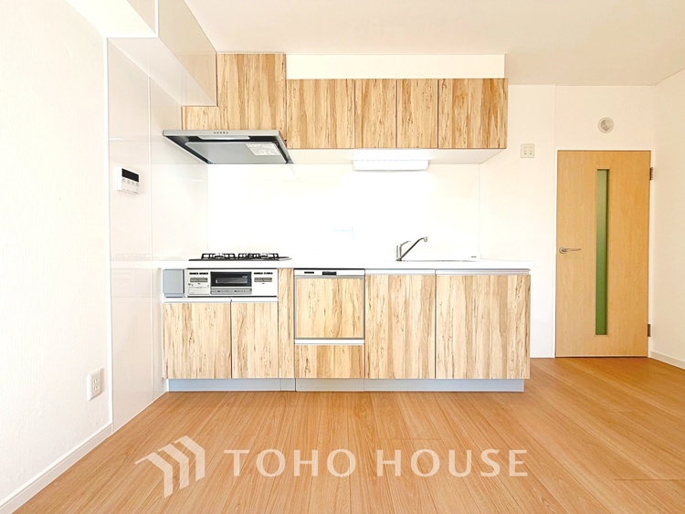 キッチン 【Entrance】仕事は好きだ。でも今日という一日はあまり芳しくない日もある。とぼとぼと家路に付く頃、ふと目を上げると我が家のエントランス。