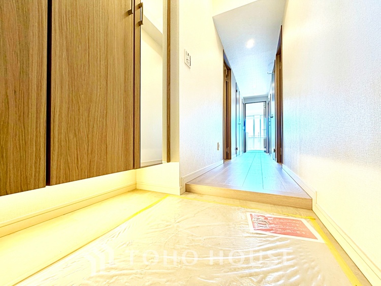 玄関 【Living room】◆リビング◆家族への思いを抱きながら、平和に過ごす悠久の時。