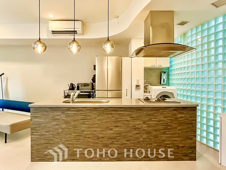 キッチン 家事動線に配慮した、効率的なキッチンレイアウト。調理も片付けもスムーズに行えます。