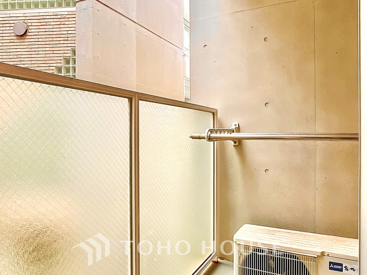 バルコニー 開放感あふれるバルコニーで、朝の光や夜風を感じながら心地よい時間を過ごせます。