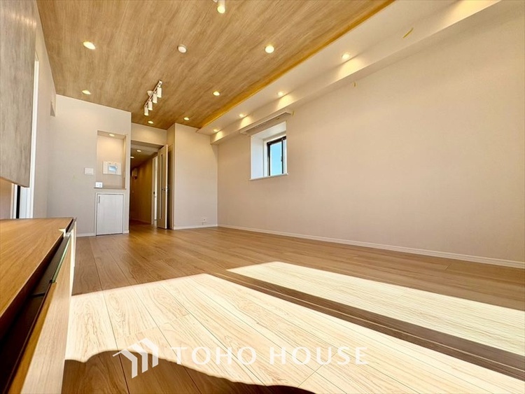 内装 ◆Sunshine◆光が燦々と入り、いるだけで気持ちいい。「開放的でゆとりあるお部屋です。」