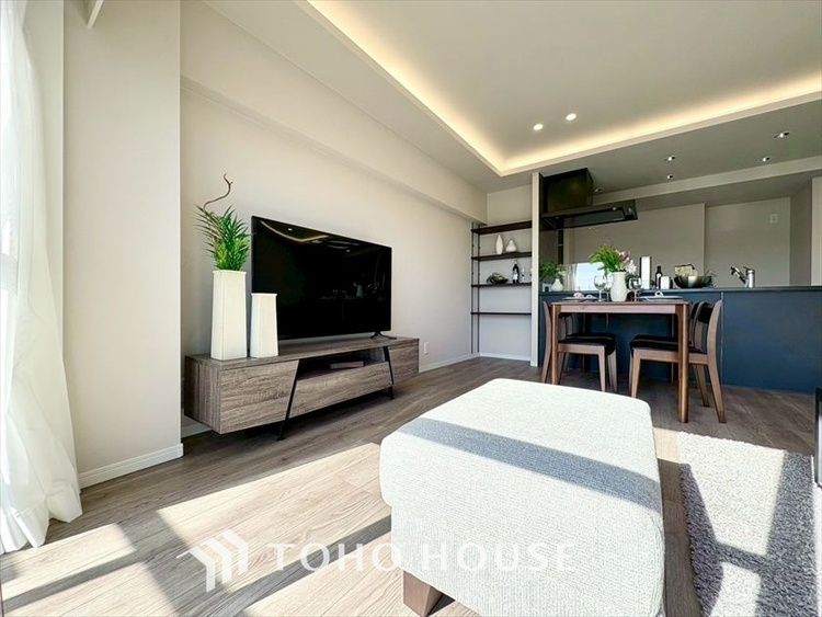 内装 【LIVING】◆眩い◆光が燦々と入り、家族の笑顔を照らす。「いつまでも続いて」と願う夢のような毎日がここにある。