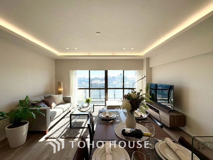 内装 【LIVING】◆扉を◆開くとこの景色。家族の”おかえり”の声が聞こえてきそう。