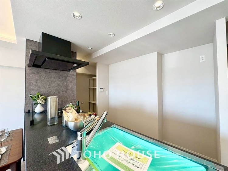 キッチン 【KITCHEN】◆ワクワク◆開放的で機能性も高いシステムキッチン。お子様は毎日のご飯にワクワク！