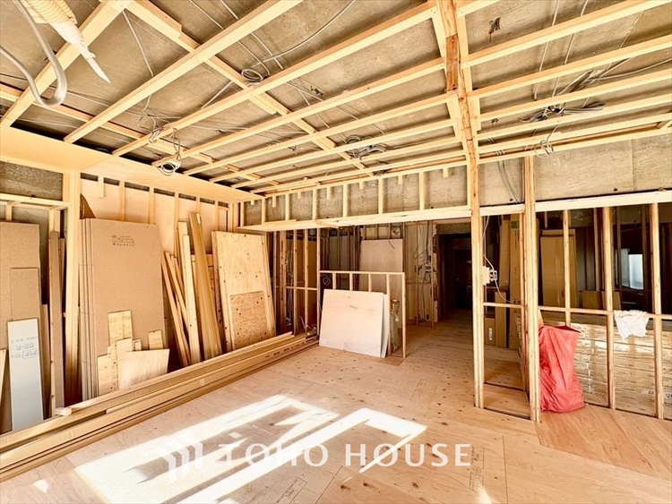 内装 【LIVING】◆扉を◆開くとこの景色。家族の”おかえり”の声が聞こえてきそう。