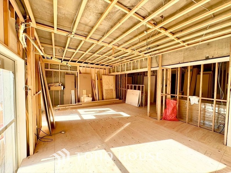 内装 【LIVING】◆住む喜び、楽しさ、感動◆を君と共有したい。いつまでもずっと家族を見渡せるこの広い空間で。