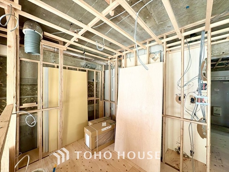 キッチン 【KITCHEN】◆ワクワク◆開放的で機能性も高いシステムキッチン。お子様は毎日のご飯にワクワク！