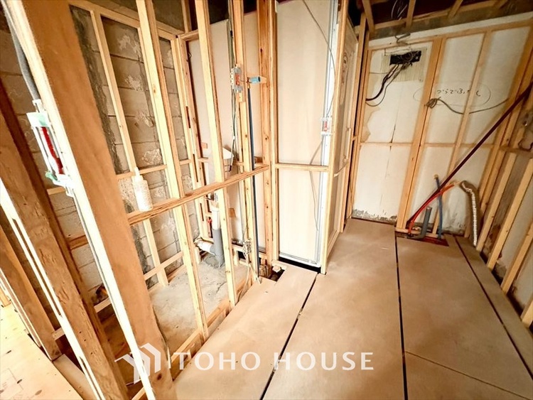 洗面 【WASHROOM】◆快適◆煌びやかな暮らしの中にも忘れたくない快適さ。大きな収納が助けてくれます。