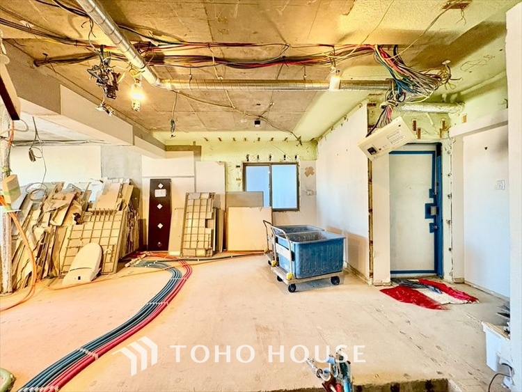 内装 現在改装中◆住む喜び、楽しさ、感動◆を君と共有したい。いつまでもずっと家族を見渡せるこの広い空間で。