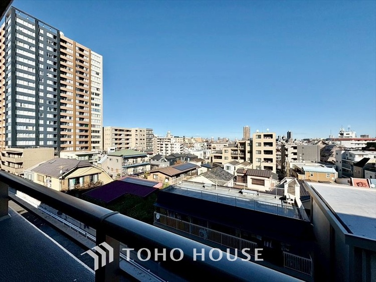 その他 【BALCONY】◆BLUE SKY◆自然の心地よさに包まれる。大開口の外に広がるのは爽やかな青空。