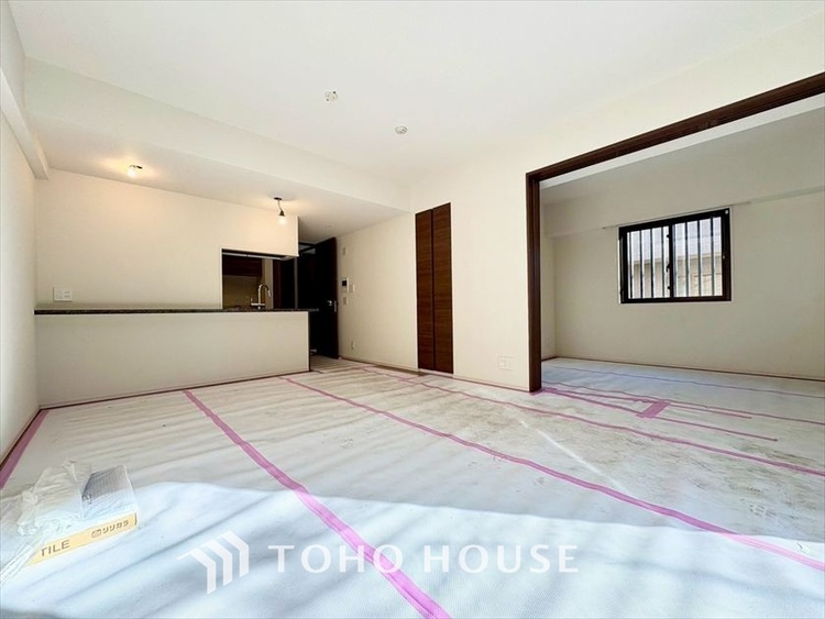 内装 【LIVING】◆陽光◆が差し込む。この開放的なLDKに家族の笑顔が集う。家族が一緒に過ごす空間は明るく、そして居心地よく。