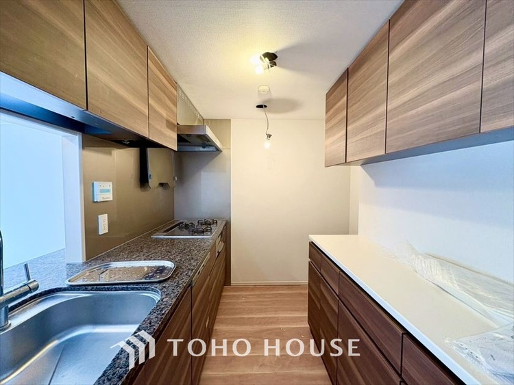 キッチン 【KITCHEN】◆ワクワク◆開放的で機能性も高いシステムキッチン。お子様は毎日のご飯にワクワク！