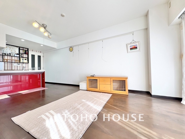 内装 【LIVING】◆眩い◆光が燦々と入り、家族の笑顔を照らす。「いつまでも続いて」と願う夢のような毎日がここにある。