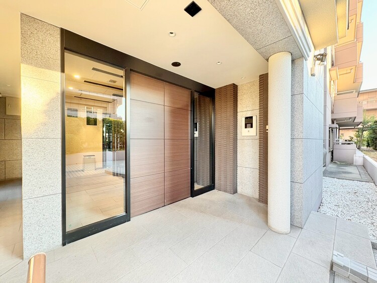 エントランス 外と内をつなぐエントランスは、まさに顔となる場所。