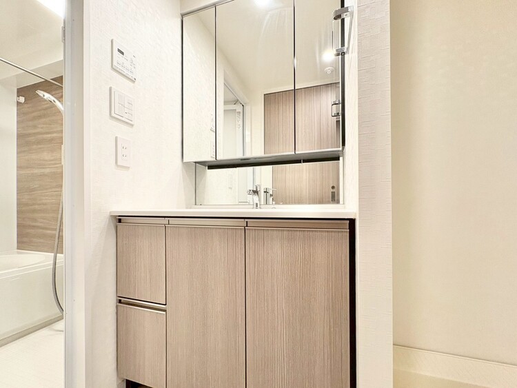 洗面 何かと物が増える場所だからこそ、スッキリと見映えの良い空間に。