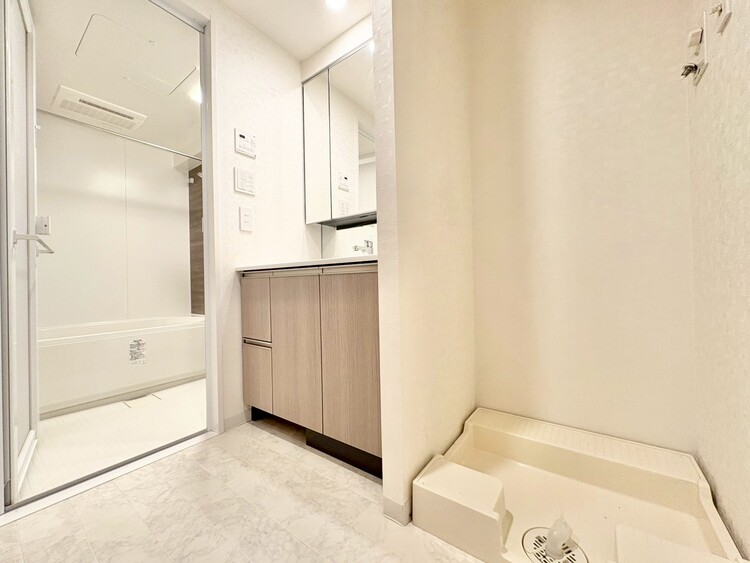 洗面 清潔感と心地よさを重視した、上質感漂うパウダールーム。