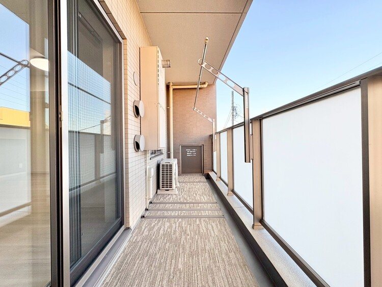 バルコニー 暮らしの中で、光と風を演出してくれるバルコニー。