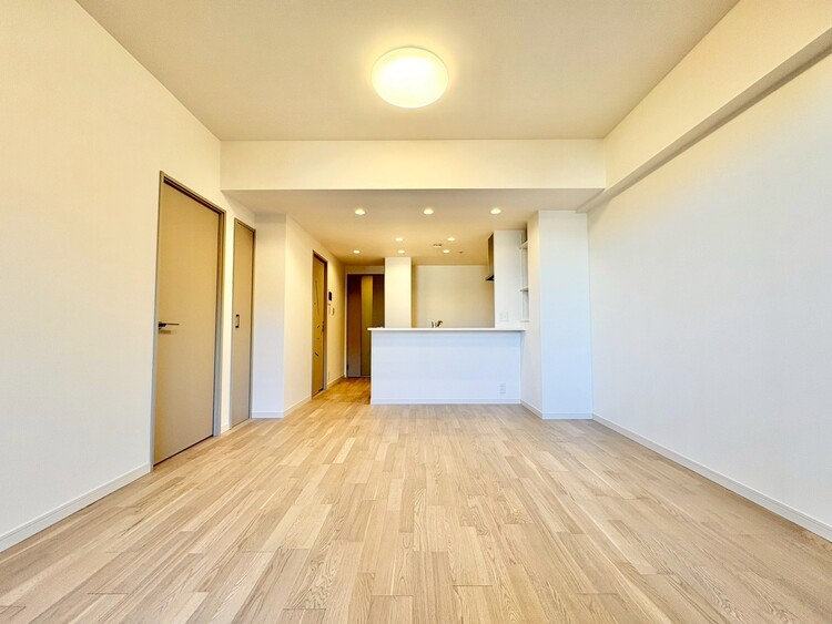 居間 忙しく過ぎゆく日常を置き去るほど、ゆったりした時間が流れるリビング。