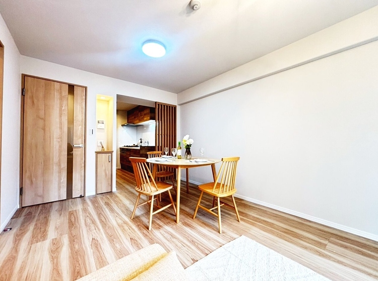 居間 快適に過ごす毎日を求めて、暮らしの中でご自身の「マイホーム」に創り上げてください。