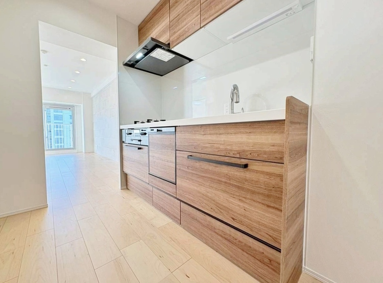 キッチン スマートな意匠と充実の機能を備えたキッチンが、暮らしにおいしい彩りを添えます。