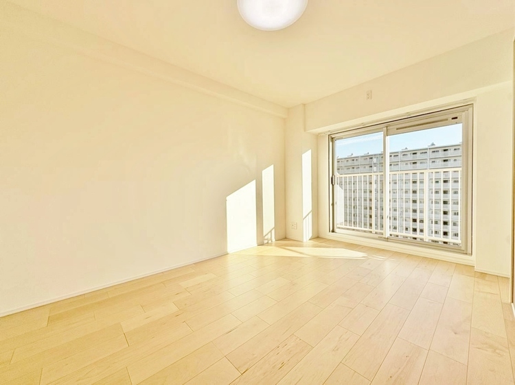 寝室 ベッドも十分に設置するスペースがあります。