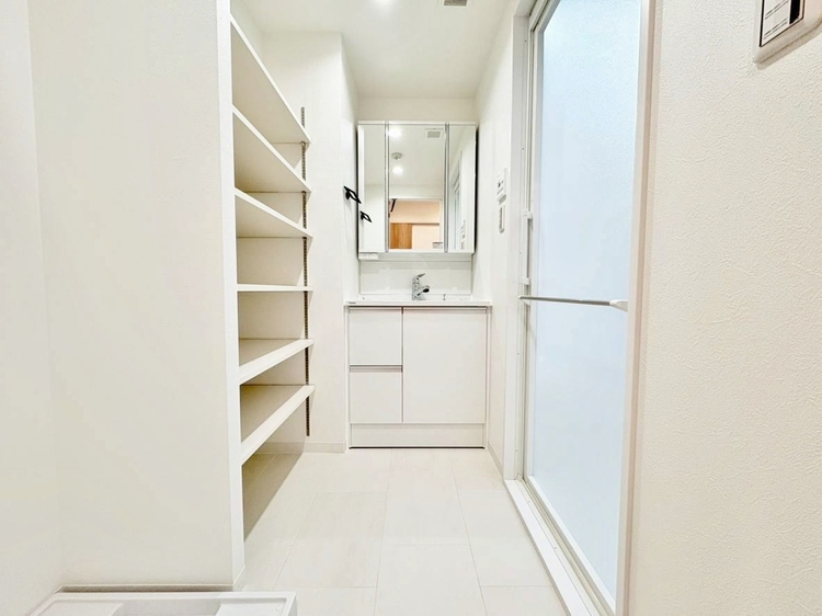 洗面 何かと物が増える場所だからこそ、スッキリと見映えの良い空間に。