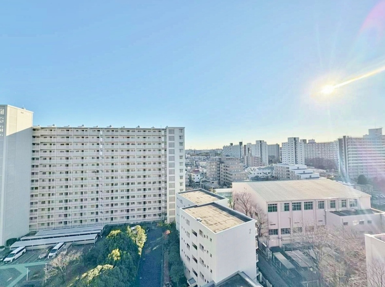 バルコニー 頬をなでる、優しい風を感じることが出来ます。