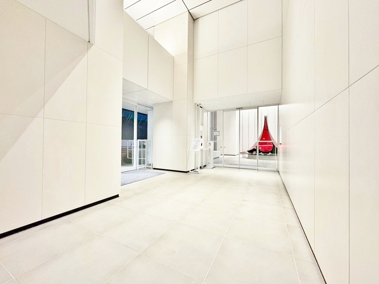 エントランス エントランス内部は、管理が行き届き清潔な共有スペースとなっています。